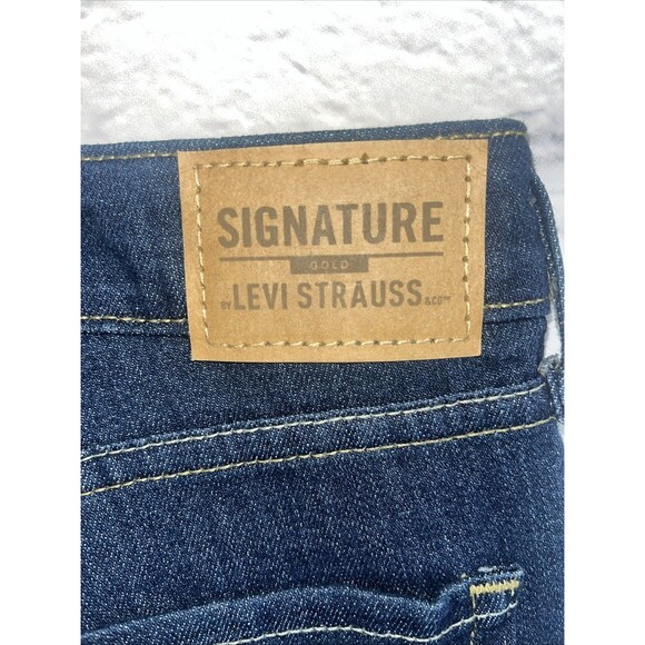 Levi’s Women’s NWT Signature  Gold Dark Wash mid-rise straight jeans size 2S - Picture 10 of 11